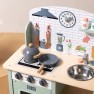 Medinė žaislinė virtuvėlė | žalia, su priedais | Tooky Toy TJ250