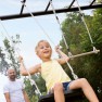 Žaidimų aikštelė vaikams | Rėmas su laipiojimo kopėčiomis, medinė trapecija ir sūpynė | Playbase | Berg 22.41.00.00